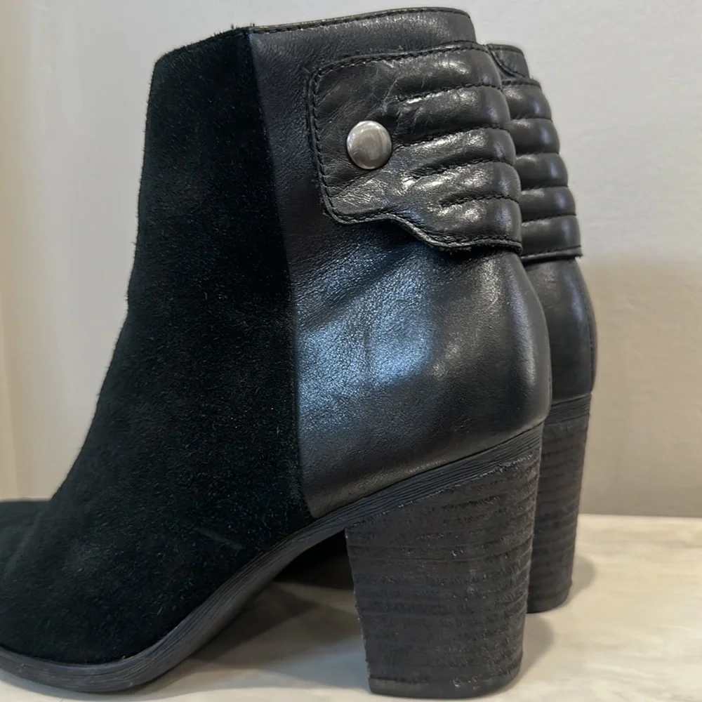 CLARKS Palma Rylie Black Suede Women's Ankle Booties Size 7.5 - Picture 3 of 10